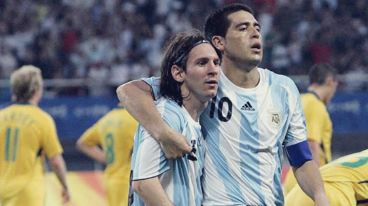 Even the great Leo Messi has failed to take on the ‘Riquelme burden’ at national team level (Argentina are clearly using Messi wrong + it’s not his skillset) but when applied in the same role he doesn’t make the team function & flow quite like they did when Roman was there.