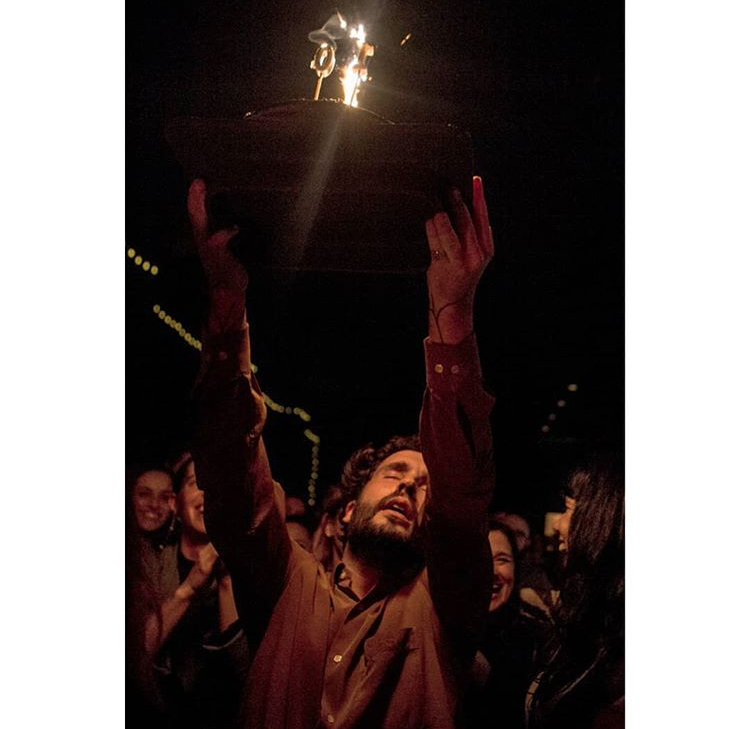 Adriano_Galante's tweet photo. Hace un año celebrábamos #10añosdeSeward con 11 espectáculos distintos que recorrerían Barcelona durante 11 días seguidos. Una suerte de experiencia que siempre agradeceremos de todo corazón.

[Foto: Marina Tomàs Roch] https://t.co/Ta2n4VE2po