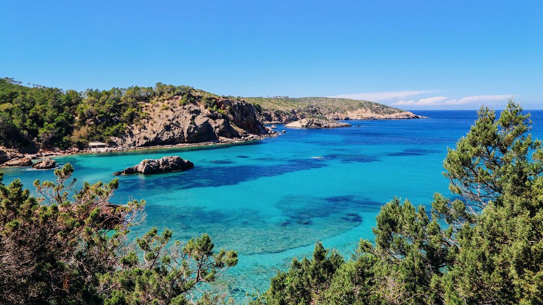 El lunes viajo a este rinconcito de Ibiza para iniciar un nuevo proyecto hotelero 😉👍