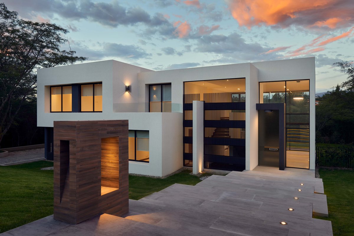 PirnarG's tweet image. If you want your #door to seamlessly blend into the #building and to match your #home to the very last detail, you should opt for a custom-made #entrance door.

📧 verkauf@pirnar.de⁠
💻 pirnar.de