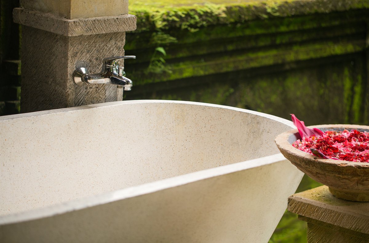 A luxurious bathing ritual is a relaxing addition to any massage or body treatment. We all deserve a moment of peace today and each day. 🌺 Namaste.

More on our services: ow.ly/2lO550D7Fc0

#MandaraSpa #bathingrituals #wellnessjourney