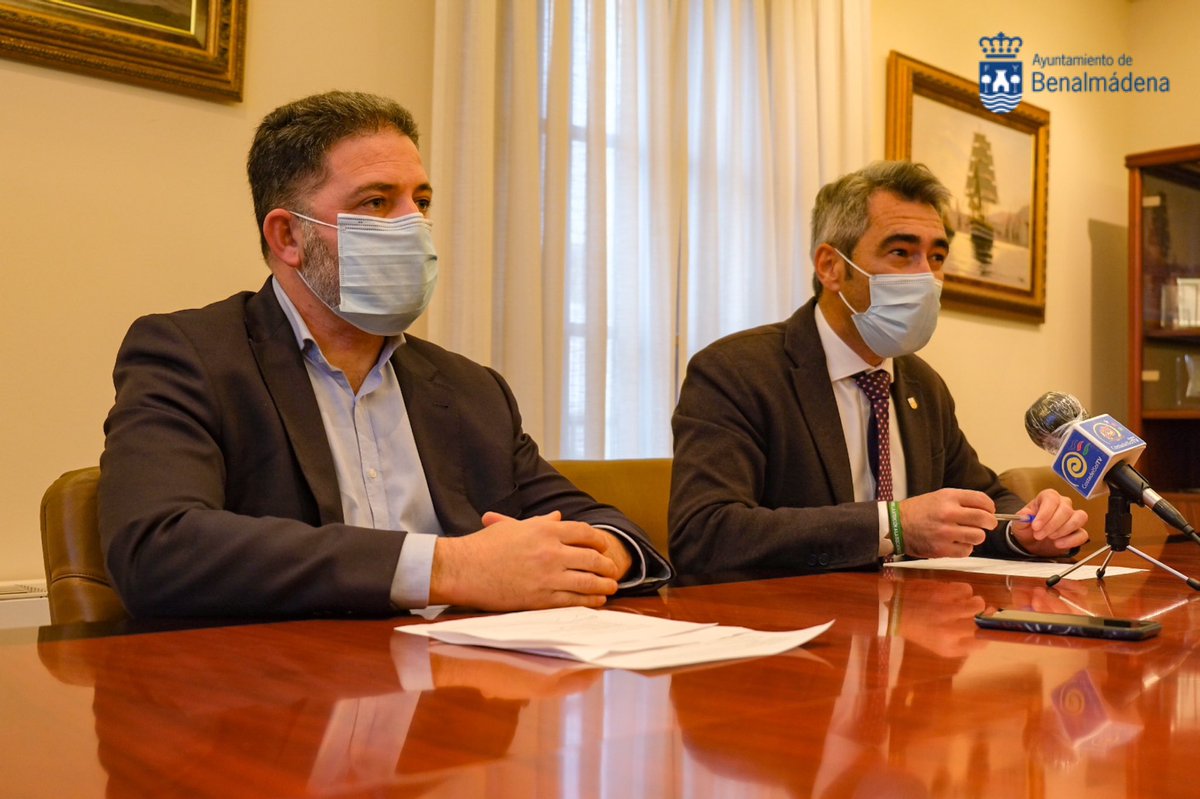 BenalmadenaAyto's tweet photo. Esta mañana, @navas_victor y Sergio #Torralvo han recordado las ventajas del uso de la sede electrónica.
En 2020, los expedientes electrónicos, como licencias de obra o certificados de padrón, ascendieron a 45.582
#BenalmádenaSeMueve https://t.co/KnafqNu9o9