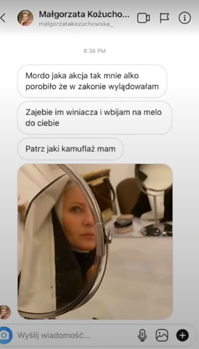 Atencjuwaa's tweet photo. @julianbthorn7 @breakherspine Już wróciła https://t.co/KJGOlEmXa2