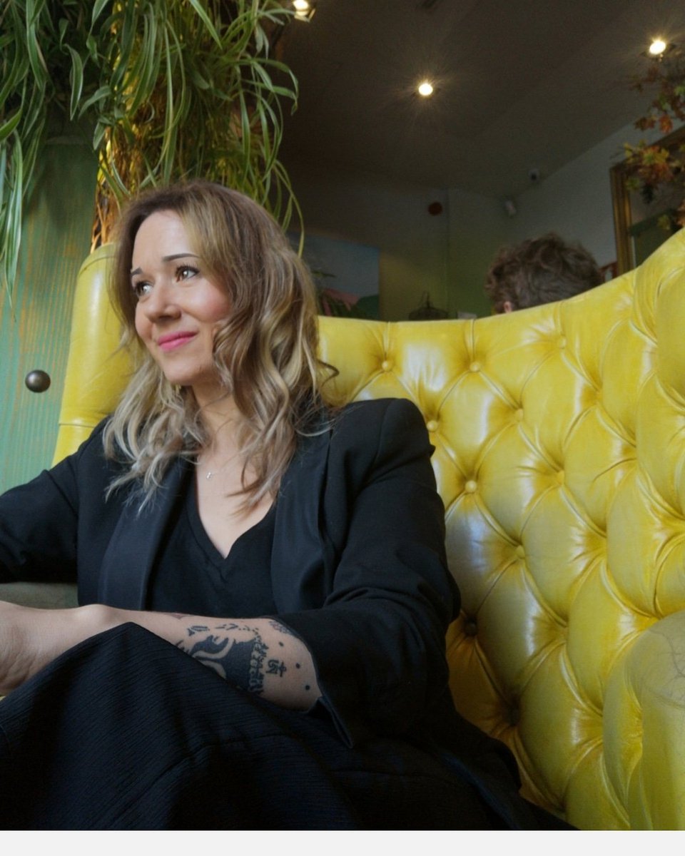 Black &amp; Yellow 🖤💛 chute de energía
.
. #Think #Colors #casuality #Boom #Facefoodgroup #VayroComunicacion #DontStop #RoyalCity #moving <a href="/wikiCR/">wikiCR Ciudad Real</a>