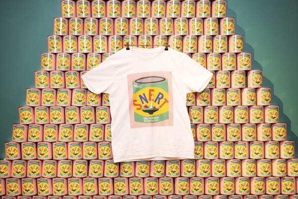 Canned food is cool again! Metal cans retains foods’ nutrients, reduces food waste and is infinitely recyclable. That’s why Dutch chef <a href="/JorisBijdendijk/">Joris Bijdendijk</a> and <a href="/worstmakers/">Brandt & Levie</a> chose #metalpackaging for their canned food revolution. Great choice! <a href="/TataSteelPackag/">Packaging</a> snertsoup.com