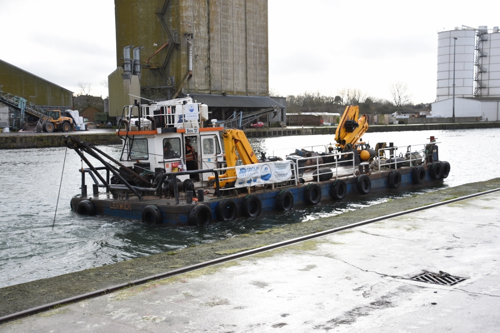 sharpnessmike's tweet photo. Workboats BEV-D &amp; G WIZZ working around Sharpness https://t.co/nfklsj1x3t