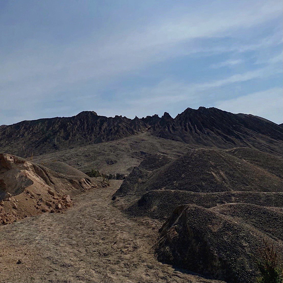 HelloJudma's tweet image. ได้ที่ถ่ายรูปอัพไอจีใหม่แล้ว “แกรนด์แคนยอน ราชบุรี”ใครหาที่ถ่ายรูปสุดเก๋ มินิมอลต้องมา 📸 มีหลายมุมให้เลือกถ่าย พื้นที่กว้าง เหมาะกับยุค new normal น้ำเป็นสีเขียวมรกต ล้อมรอบไปด้วยป่าและภูเขาหิน ให้ฟีลแอ๊บๆอยู่ต่างประเทศ  แต่หารู้ไม่ว่าใกล้กรุงนิดเดียว รีบเลยย #ราชบุรี #ถ่ายรูป