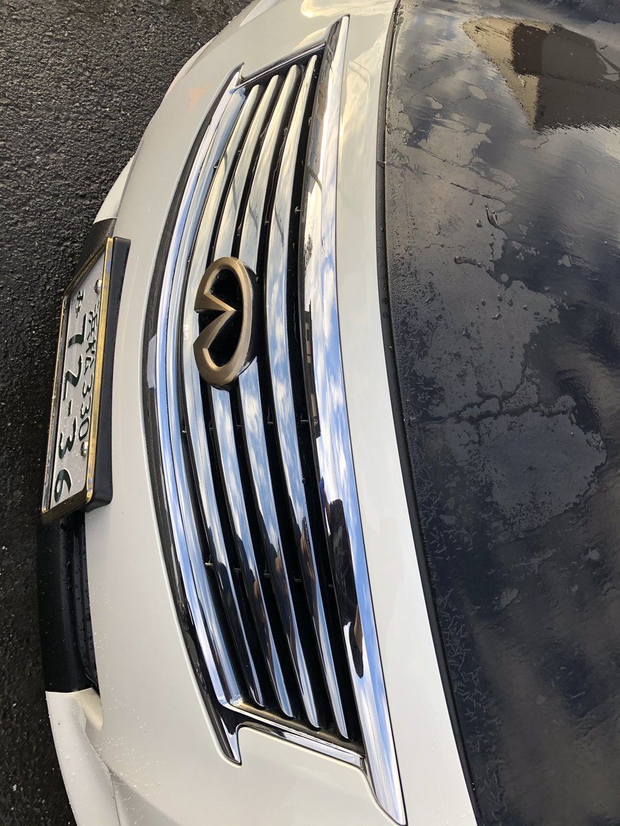圭 暇だし金もなかったから 前に買った荒目のコンパウンドでグリルの塗装剥がし ｰ 黒グリルからパッと見純正銀メッキグリルに戻りました٩ ˊᗜˋ و まだ残ってるところは今度またコンパウンド買って磨く エンブレムの金塗装も今度剥がす