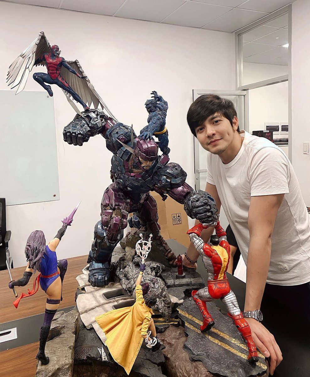 #POPHAZE: Alden Richards poses with his toy collection.

"Let’s hunt for mutants 😎"

(📷IG/aldenrichards02)
