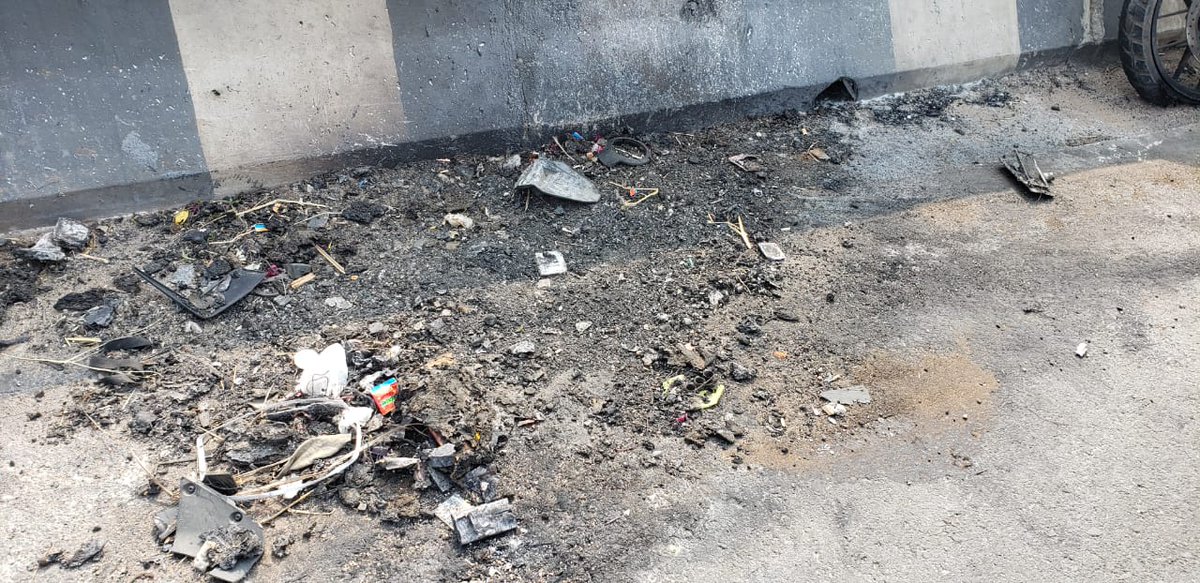 Sagar_Agrawal_'s tweet photo. @India_KTM bike owner beware KTM 390 ADVENTURE is purely a death on wheels. @KTM_Racing is ignoring issue with the bike. My bike recently turned in to a death trap. My bike caught fire while riding.
@amitnandi10 @paawan_tandon https://t.co/cMuBYnWK1K
