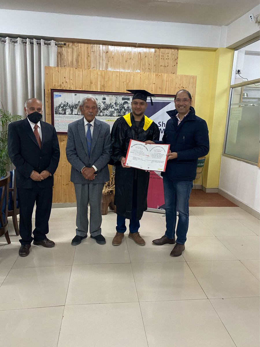 ShooliniUniv's tweet photo. #Shoolinian #ShooliniUniversity
Congratulations Dr Ashu Mohammad!
Armed with a PhD degree from Shoolini University, this talented scholar is flying to Stanford University for his postdoctoral studies next month. https://t.co/b2en85oWJI