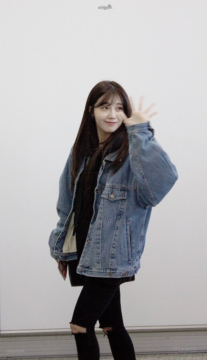 dreamrunmp3's tweet photo. 💗 eunji’s sapphic fashion: a thread 💗 https://t.co/M1K1dQ9oRT