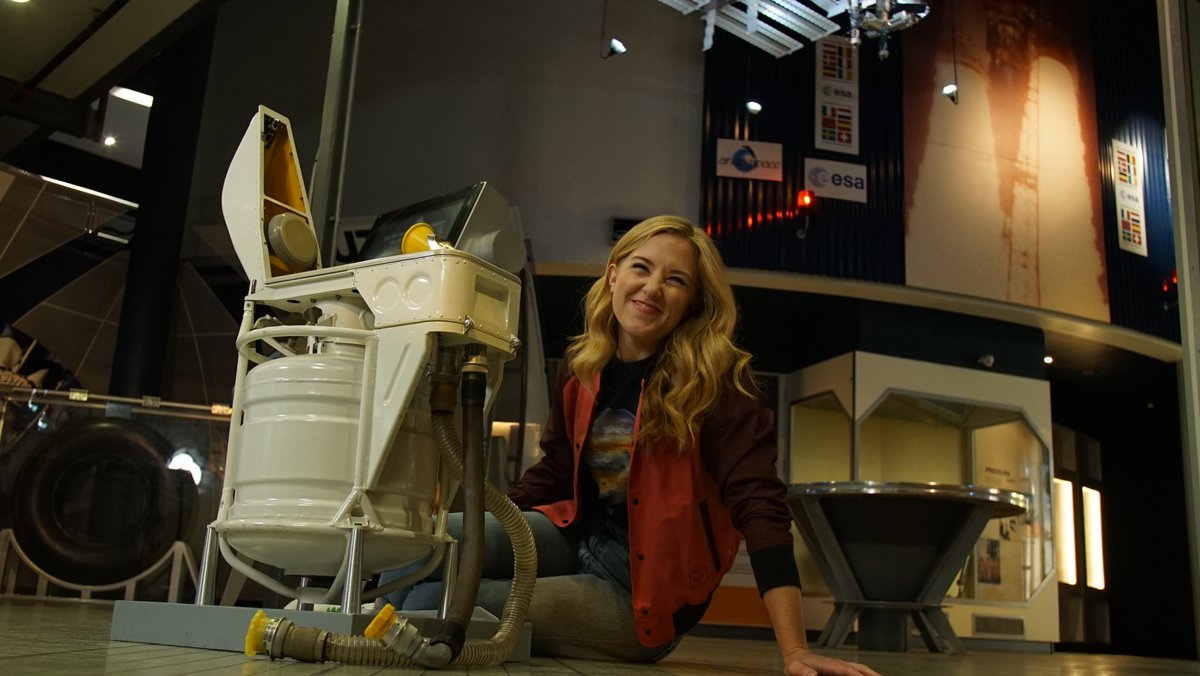 spacecentre's tweet image. 🛰️ Join @maddiemoate today at 16:50 on @CBeebiesHQ as she discovers that astronauts live in space on a spacecraft called the International @Space_Station. #CBeebiesSpaceWeek

Can you spot our Curator @DankendallBGK?
▶️ bbc.co.uk/programmes/m00…