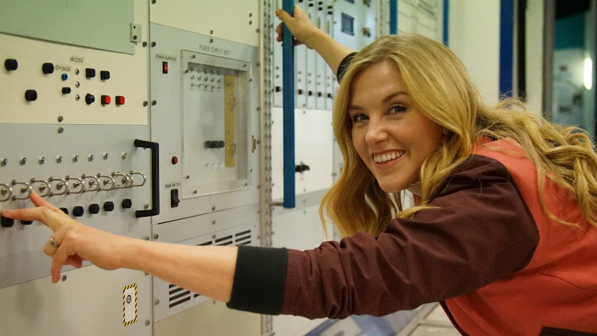 spacecentre's tweet image. 🛰️ Join @maddiemoate today at 16:50 on @CBeebiesHQ as she discovers that astronauts live in space on a spacecraft called the International @Space_Station. #CBeebiesSpaceWeek

Can you spot our Curator @DankendallBGK?
▶️ bbc.co.uk/programmes/m00…