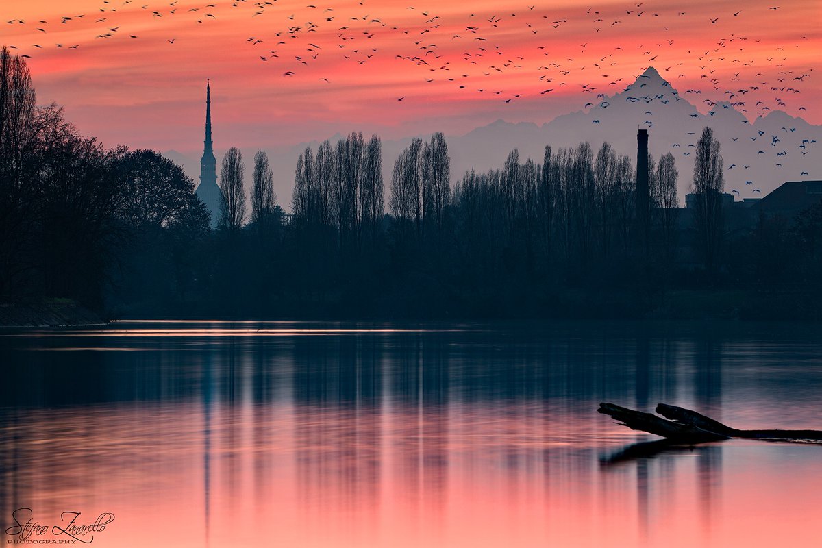 Your daily dose of Italy - Torino, Piemonte 
The unmistakable silhouettes of the Mole Antonelliana and Monviso mountain stand proudly in the background coloured by the gorgeous sunset. 
Ph: Stefano Zanarello
#goodlifeitaly #ilikeit #visititaly #piemonte #turinitaly #monvisounesco