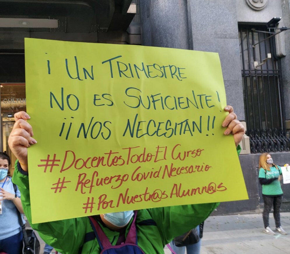 RefuerzosCovid's tweet photo. Algunos de nuestros compañeros se incorporan hoy de manera presencial a sus nuevos destinos pero no de @RefuerzosCovid. Otros tendrán que esperar porque la @ComunidadMadrid ha decido despedirnos y acabar con la atención al alumnado más vulnerable. ¡Suerte! https://t.co/WKmicaS6ED