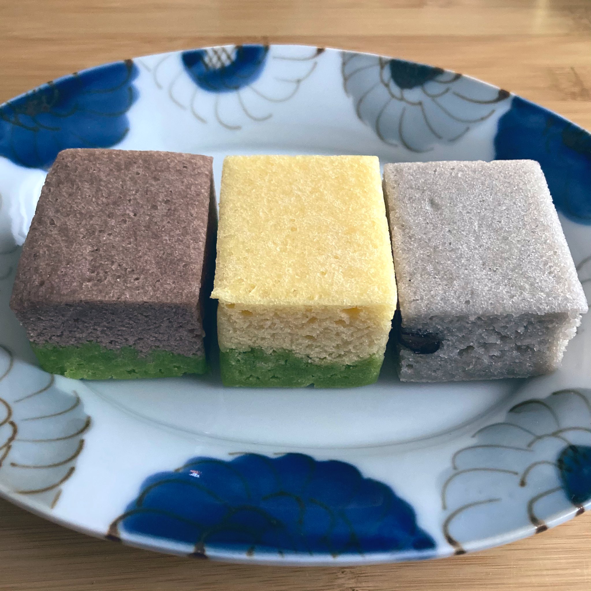 シン 頂き物の 山野草 金沢市の老舗和菓子店 柴舟小出 のお菓子の中でもかなり好きなお菓子 一気に豪華3個食い お腹いっぱいｗ T Co Um9zyqgxmc Twitter