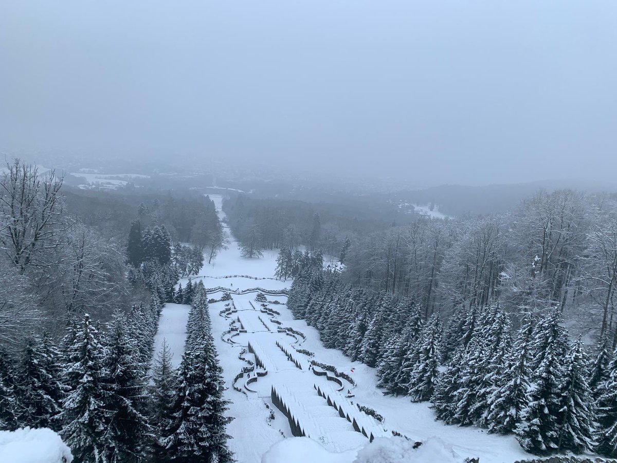 Esbiha's tweet photo. #carsamba valla burası böyle😌🤍❄️ https://t.co/7BtblvJJiV