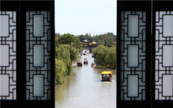 GoJiangsu's tweet photo. For thousands of years, the Grand Canal has brought economic prosperity and cultural progress to the city of Yangzhou in #Jiangsu province. Nowadays, the city often hosts canal-related events and is dedicated to protecting its environment. #GrandCanalInJS https://t.co/3AOzbOatVV https://t.co/Tps7rFTTjw
