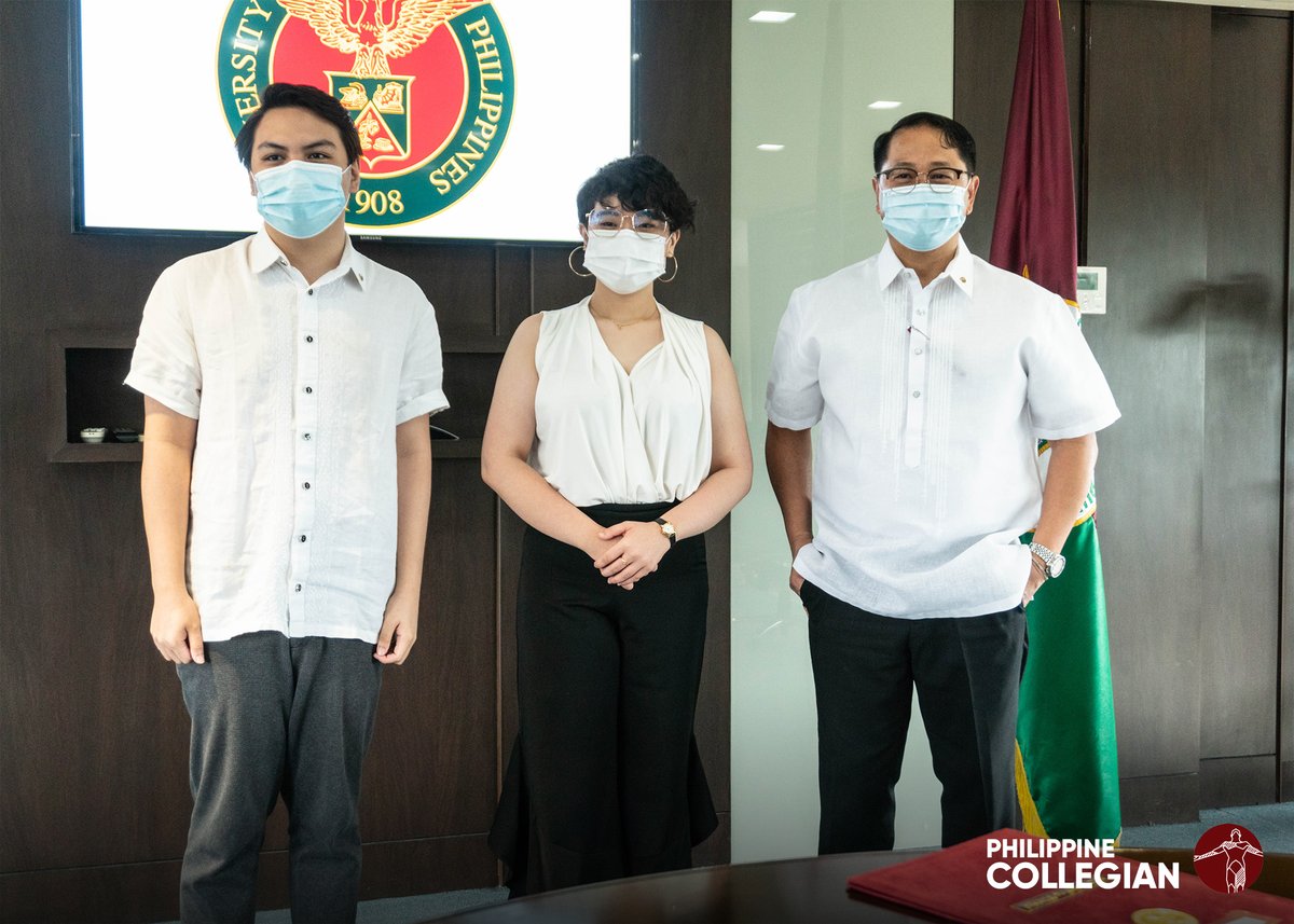 phkule's tweet photo. Law student Renee Louise Co took her oath as the 38th student regent, this afternoon before UP President Danilo Concepcion.
#SR38
#DefendUP
Photos by Ma. Sophia Sibal https://t.co/X3UX4Pt2Dr