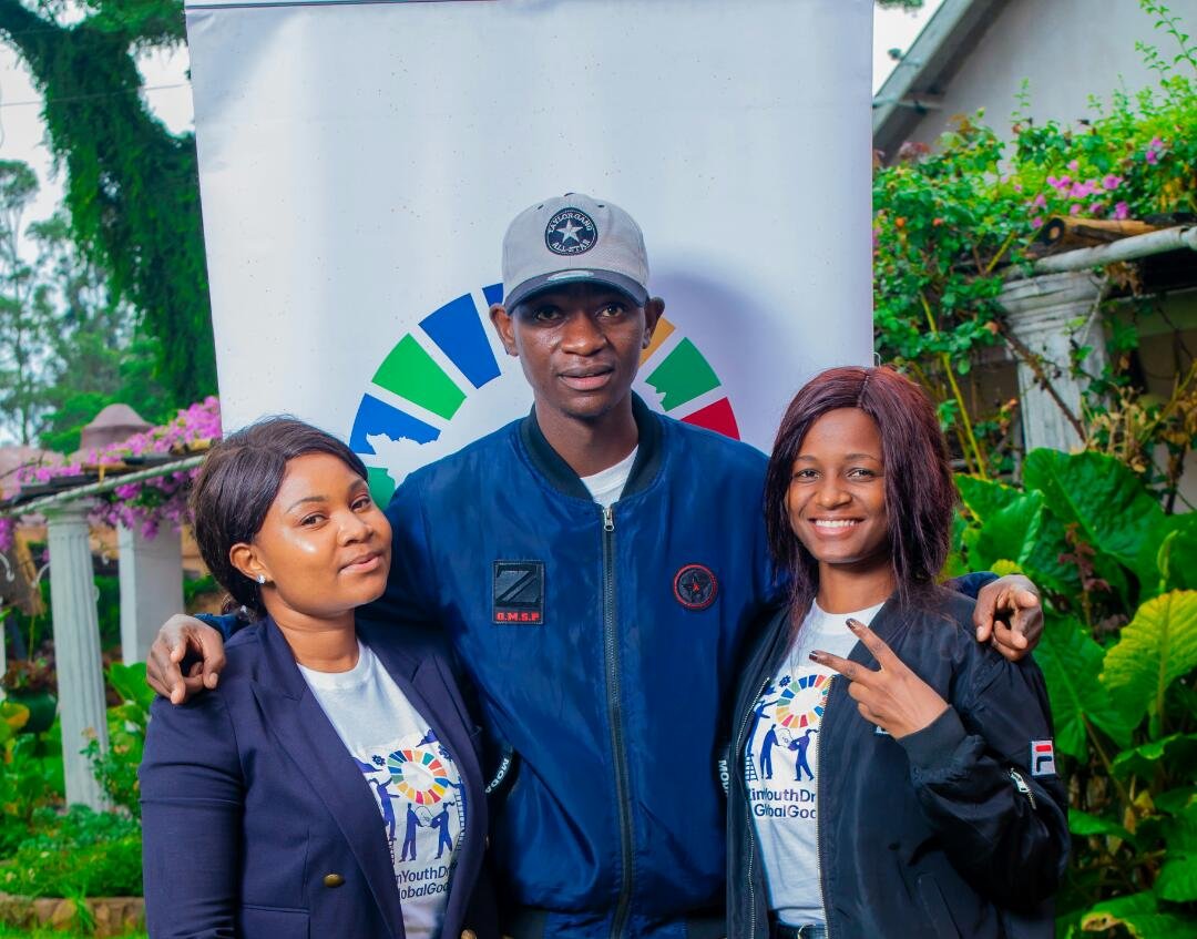 TauyaZ's tweet photo. 📝️📝
Yeah
It's 2021 & here we are, Hopeful that things will be better. Hopeful that the Sun will Rise Again 🌤️. We are a generation whose fire is fuelled with optimism & enthusiasm🏌️️. Hope is what Keeps us going & it keeps us WINNING🏆
#WinningWednesday
#SuccessInspired👣 https://t.co/prfsl1xtxg