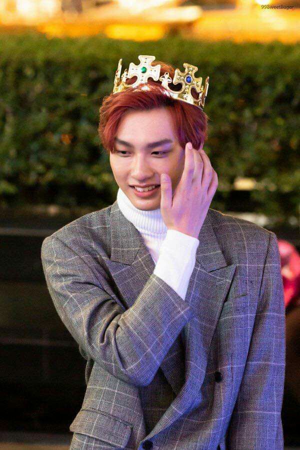 chaeisxul's tweet photo. * 　　　  * 

　　　 ·   ˚ 　　　　　 　. 　
　 ·　Ene.18;　　 ⋆ 　　 　
　 · ·   *   . WinterBallRBXX
  * 　 　. ·

—Iseul había ido con su amigo @Sxrxndipiity al baile de invierno de villa RB, ahí mismo se reunió con otros amigos logrando pasar una noche bastante divertida.— https://t.co/dY5mIa229y