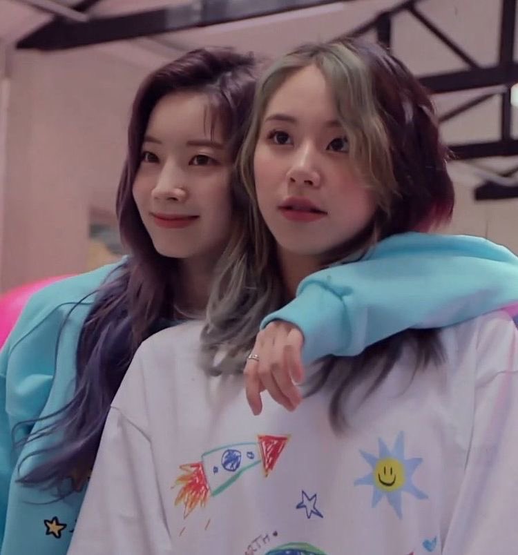 Chaeyoung and Dahyun being two pretty best friends— a thread