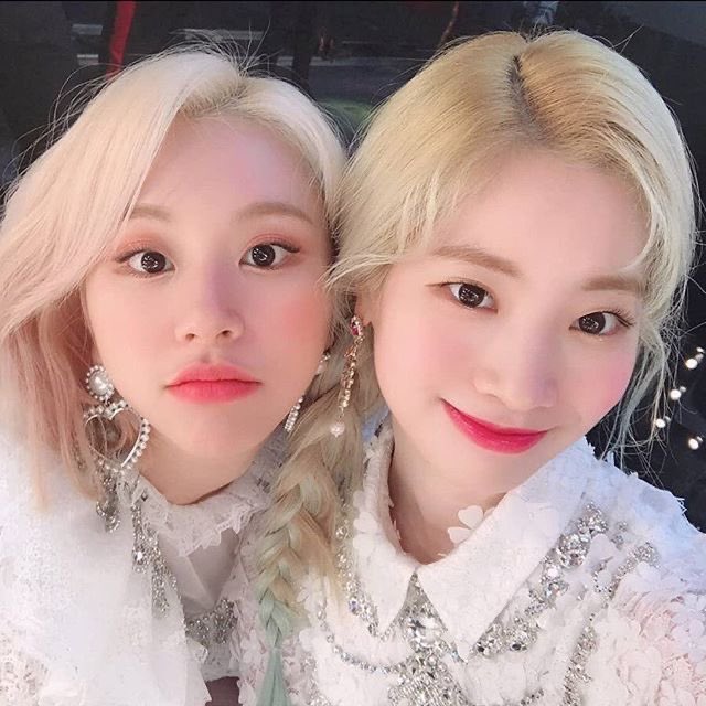 Chaeyoung and Dahyun being two pretty best friends— a thread