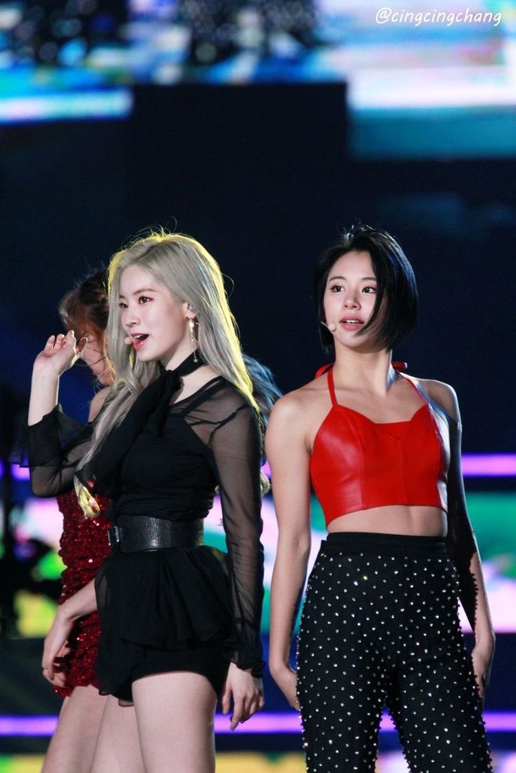 Chaeyoung and Dahyun being two pretty best friends— a thread