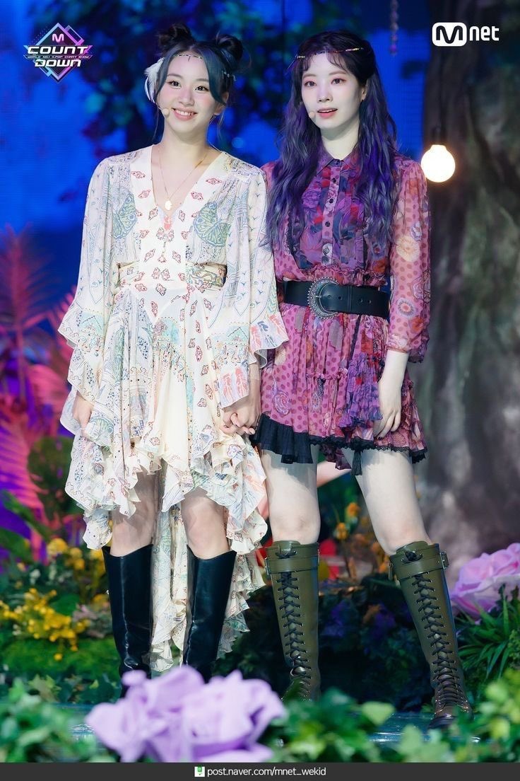 Chaeyoung and Dahyun being two pretty best friends— a thread