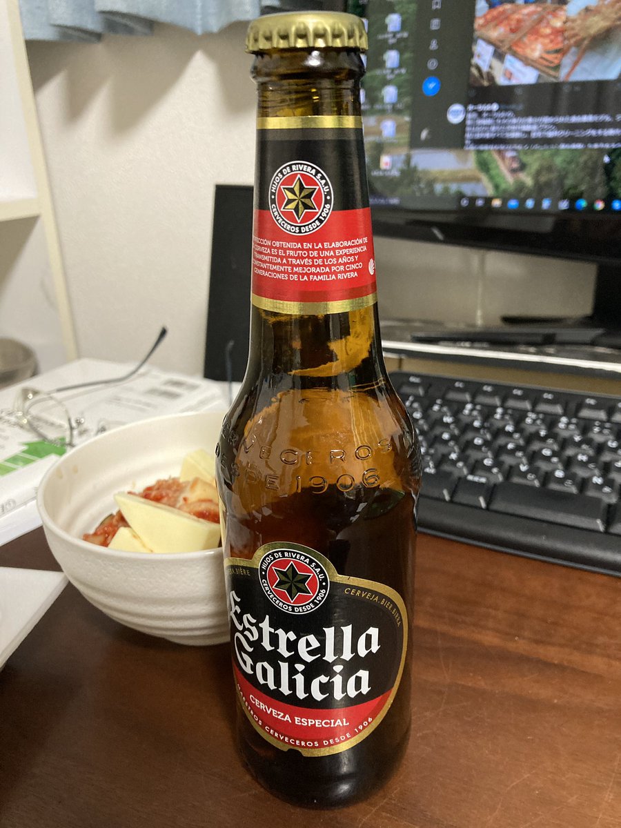 ｽｷﾞﾋﾟさん 本日はスペインビールのエストレーリャ ガリシア セルベサ エスペシアル 栓を抜いた瞬間 ホップ特有の香りがほわんとくる やや苦味があるものの 小麦ベースなので 苦いのが苦手な人が ちょっと苦味あるかな くらい 香りが良いので