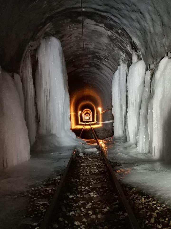 El túnel del tren se llena de fantasmas en Navacerrada... una verdadera lástima que la C9 se mantenga cerrada y sin visos de reapertura hasta 2022.