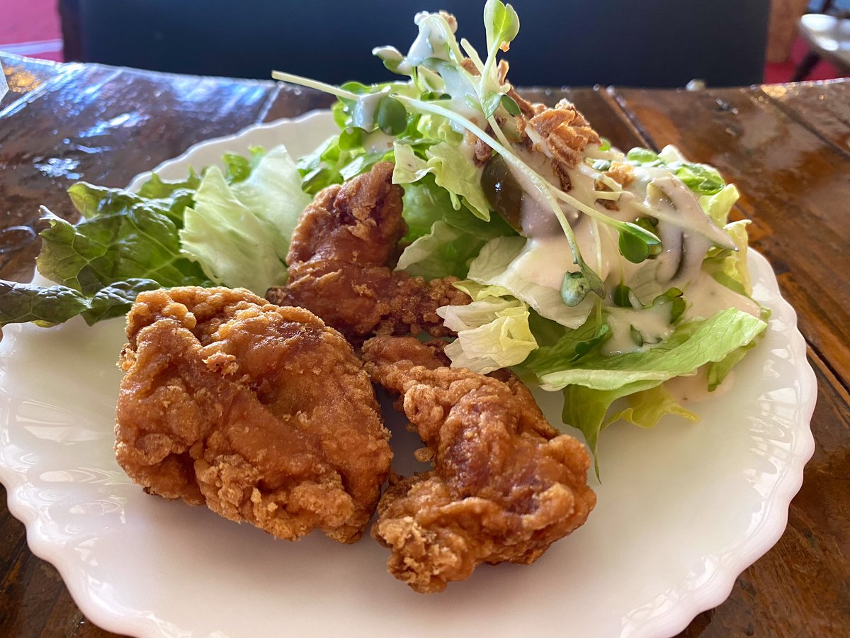 kassouzaru's tweet photo. 竜王スキーパークのランチはホープベルで🔔
今日はハンバーグサンド〜♬
マスタードとケチャップは自分で掛けたのでちょっと見た目が😅
唐揚げも美味しかった♬
#竜王スキーパーク #ホープベル #木落し #メキシカン #ハンバーグサンド #サンドイッチ #ランチ
#ryuoo #ryuooskipark #hopebell https://t.co/2BGaaHiVof