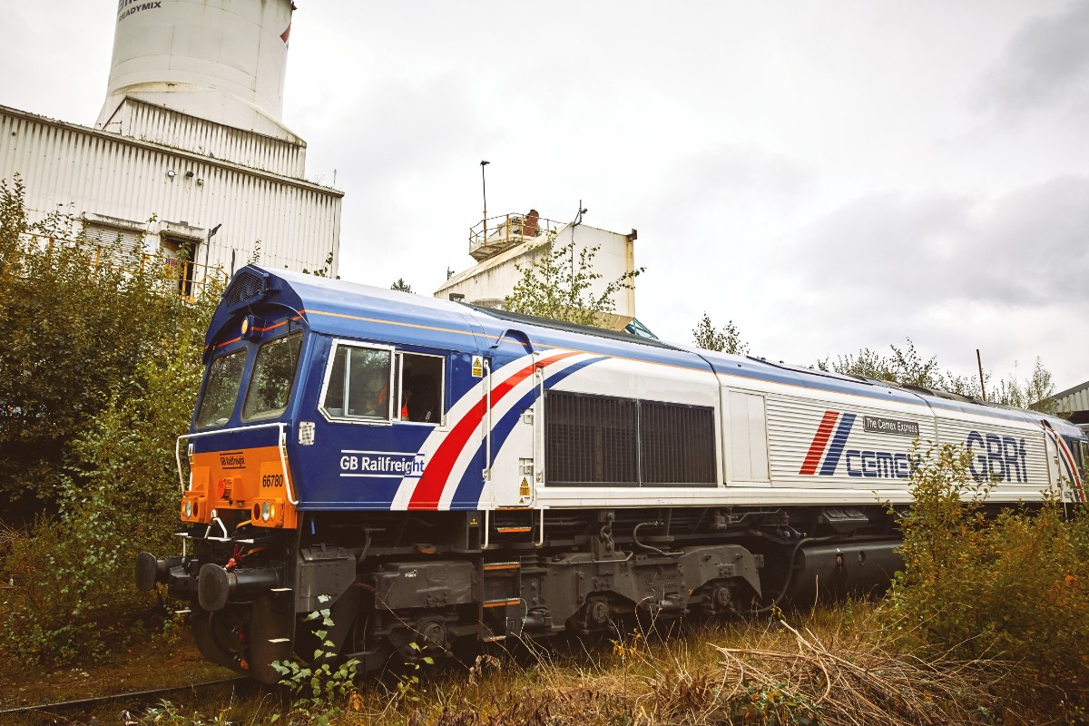 Our increased use of rail transport in 2020 saved 150,000 road movements &amp; 17.5kt of CO2 from being released into the air. This is an incredible achievement &amp; shows our continued dedication to improving the sustainability of our operations, despite the challenges of COVID-19 🚆🌍