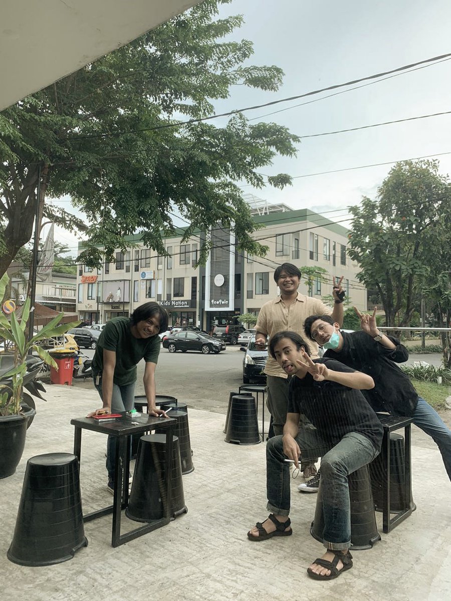 CitralekaC's tweet photo. yohoo, ini adalah kami (zain, naufal, dinno dan novcka)
kamu yang di cari

#exploreyourvision 
#newnormal
#newvision https://t.co/d8SYPYt8BC