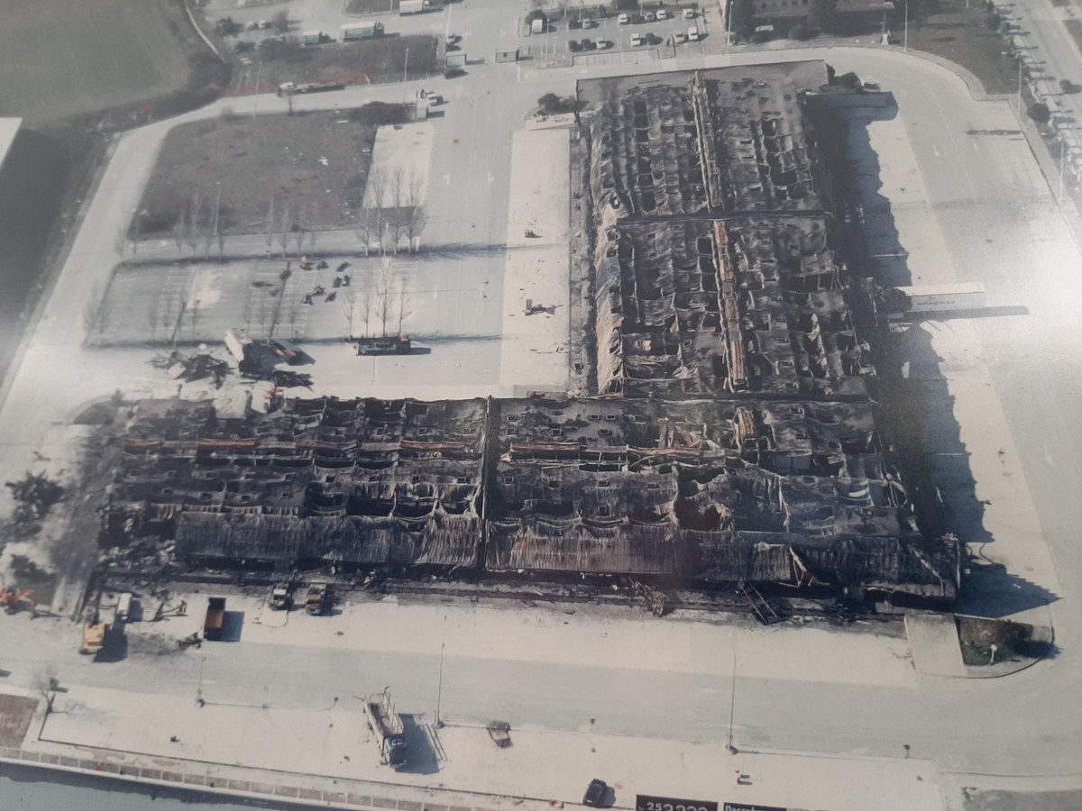 enrifaya's tweet photo. Hoy se cumplen 20 años del incendio de Mercairuña https://t.co/g3mFRwyfsi