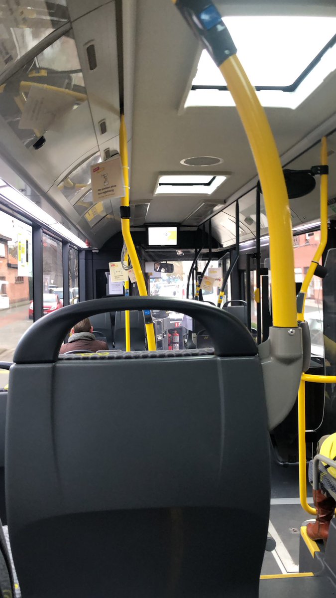 Wie kan zeggen dat je werk, je tijdens je ziektedagen 😷, je naar het ziekenhuis 🏥 brengt? Ik kan dat wel - bedankt <a href="/delijn/">De Lijn</a> om er altijd voor mij te zijn. 🚌💨  #rijmpjes #misdejob #totsnel