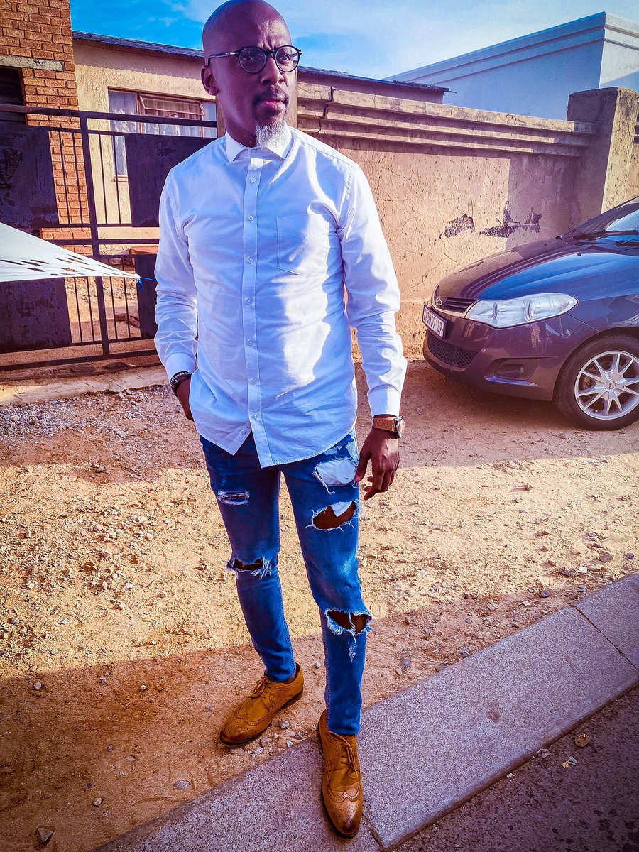 MorerianeTebogo's tweet photo. Clean white shirt and jeans = classic 👌#simplicity #38andbeyond 💙🤍 https://t.co/K9HXsWo9HW