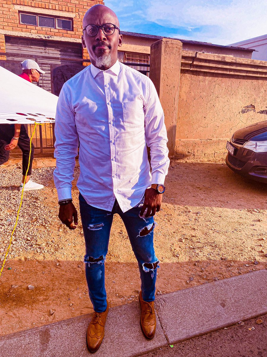 MorerianeTebogo's tweet photo. Clean white shirt and jeans = classic 👌#simplicity #38andbeyond 💙🤍 https://t.co/K9HXsWo9HW