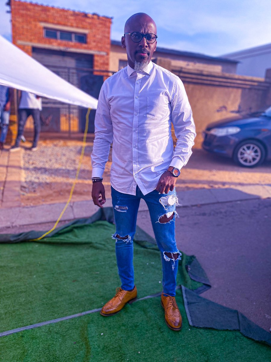 MorerianeTebogo's tweet photo. Clean white shirt and jeans = classic 👌#simplicity #38andbeyond 💙🤍 https://t.co/K9HXsWo9HW