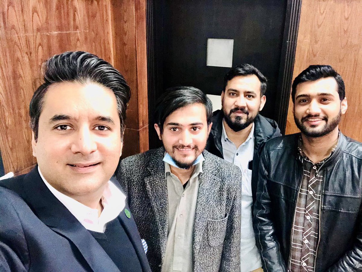 realhamzatahir's tweet photo. Had a very fruit full meeting with @hamzashafqaat . @dcislamabad promised to play his role in resolving students issues.
4 hamza’s in one frame 😍
@BaBuKhokhar777 @Haaaaa_mza 
#StudentsWantOlineExams 
#ThankyouHamzaShafqaat https://t.co/N54EFZHnzM