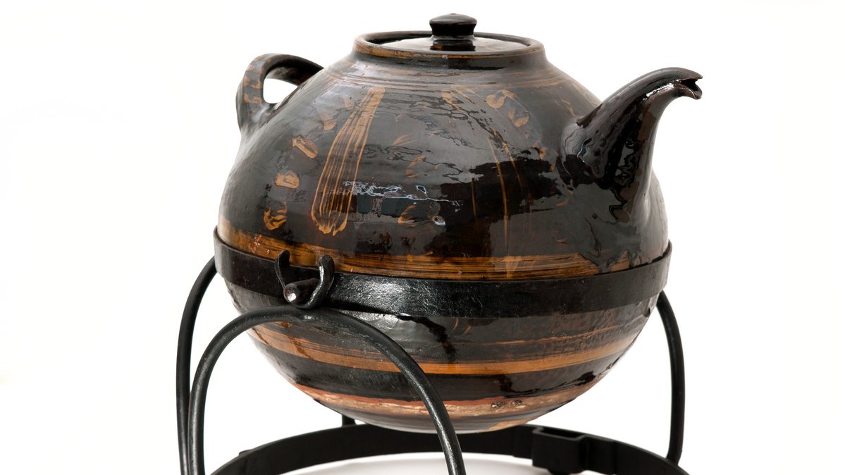 TheMERL's tweet photo. α΅αΆ¦βΏΚΈ α΅α΅α΅α΅α΅α΅ meet GIANT TEAPOT https://t.co/Fv54xjRpd7