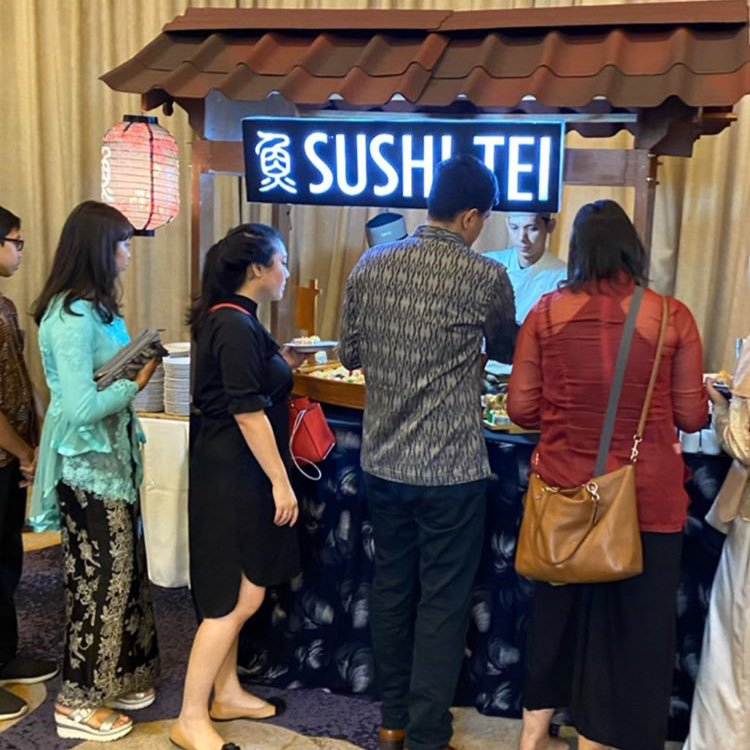 nikahannya                     prasmanannya