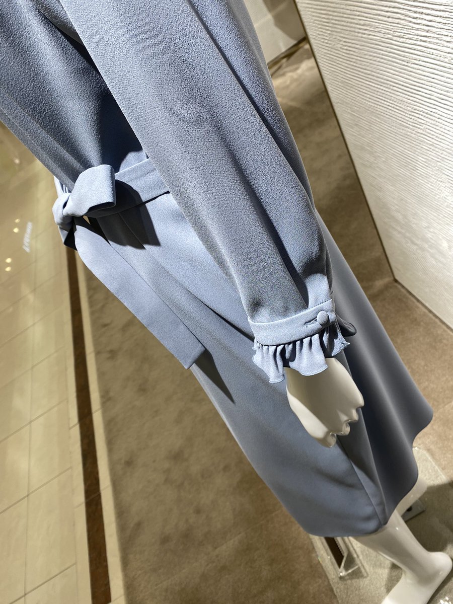 ট ইট র M Premier 京都大丸店 新作ワンピースが入荷致しました 袖口と首元のフリルがmプルミエらしい1着 春らしいサックスブルーが上品に見せてくれます M Premier 大丸京都店 春服 フリルワンピース サックスブルー