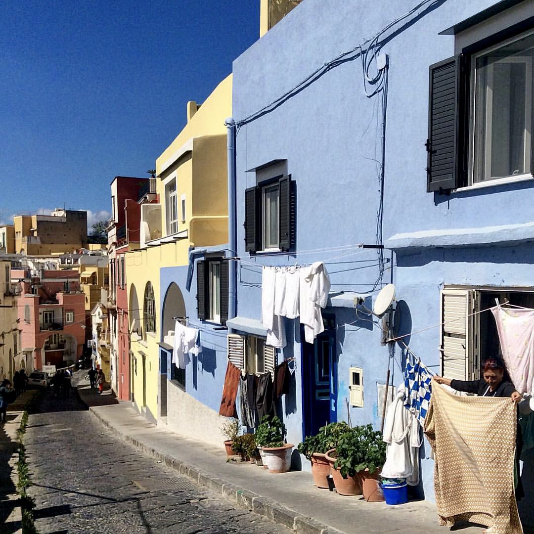elemoire's tweet photo. La cultura non isola 💙
#procidacapitaledellacultura2022 
#procida https://t.co/UnrsptImSZ