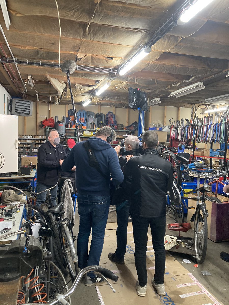 ovs62's tweet photo. Quelques images du tournage avec France 3 Lille dans nos locaux à la Maison des Mobilités Douces à Calais pour une émission bientôt diffusée on vous en dis plus très bientôt ! #France3 #mobilite #solidarite https://t.co/laRAq67RD0