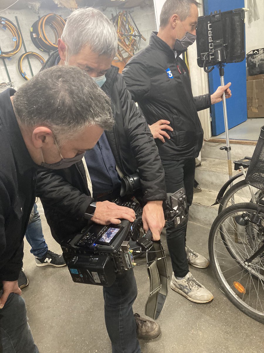 ovs62's tweet photo. Quelques images du tournage avec France 3 Lille dans nos locaux à la Maison des Mobilités Douces à Calais pour une émission bientôt diffusée on vous en dis plus très bientôt ! #France3 #mobilite #solidarite https://t.co/laRAq67RD0