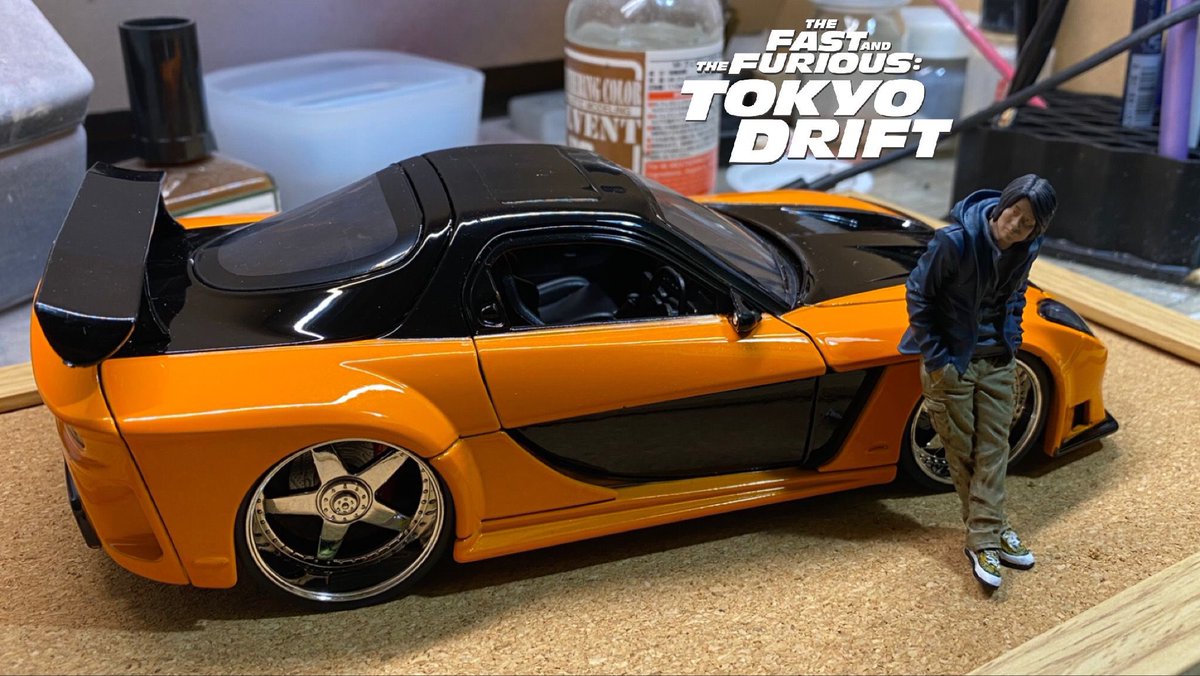 あさやん Ar Twitter 1 24 Hobbydesign The Fast And The Furious Tokyo Drift Han 06 とりあえず ハンは完成 あとはベースですね コルクをグレーで塗るとアスファルトっぽくなると聞きまして Rx 7はjadatoysの1 24ミニカーです ミラーがオレンジじゃ