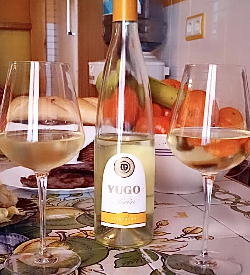 Socuellamos_Tur's tweet photo. Cualquier día es bueno para sacar uno de nuestros vinos a la mesa. Chin-chin!

📸 @javigelmilyo @bodegascrisve https://t.co/QCPvQMCjVJ