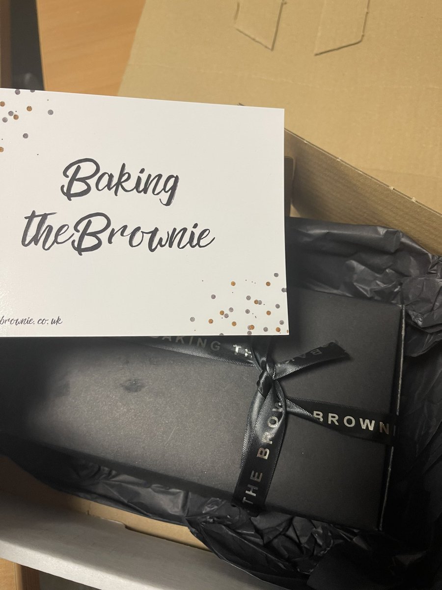 Dec_erac's tweet photo. Lovely treat sent from @gpincheshire to U317 today! #brownypoints #workhardrewardhardwork https://t.co/bjxJSRxWuo